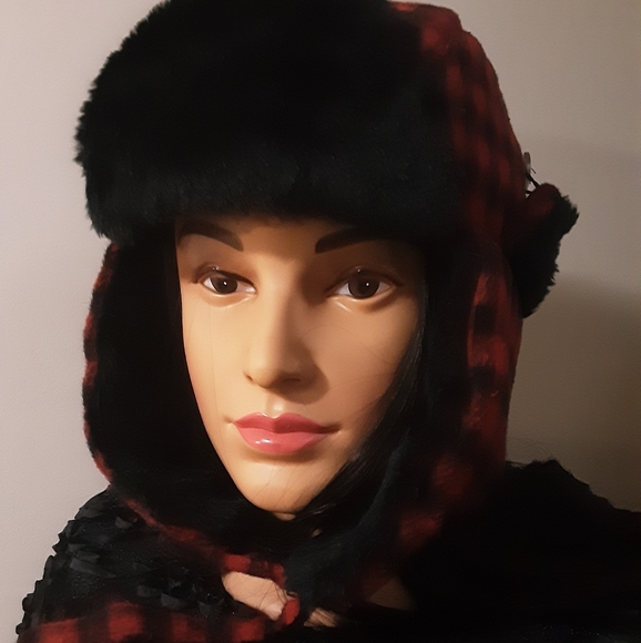 SOFT & WARM TRAPPER with FAUX FUR - Picture 3 of 7